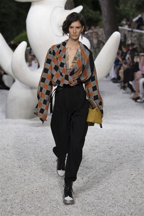 louis vuitton sfilata 5 marzo 2019|Louis Vuitton Cruise 2019 Highlights .